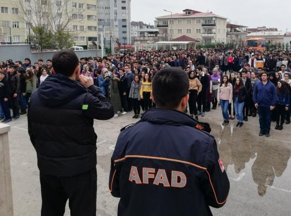 AFAD Ekipleri Gözetiminde Deprem Tatbikatı Yaptık...